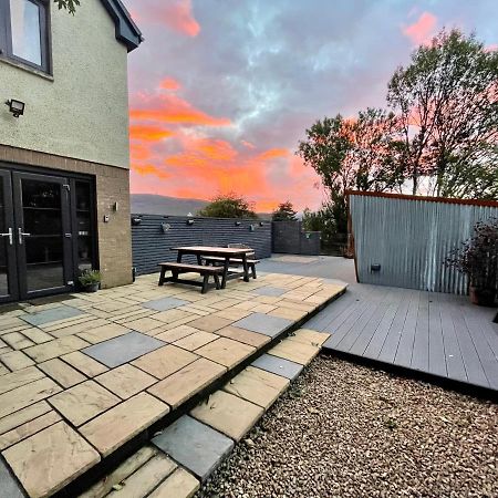 Stylish, Central Studio With Kitchen & Large Deck Fort William Esterno foto