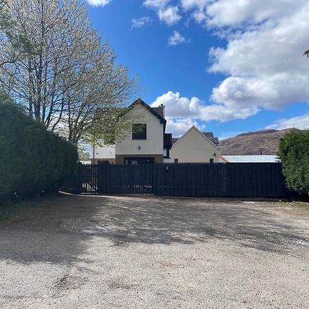Stylish, Central Studio With Kitchen & Large Deck Fort William Esterno foto