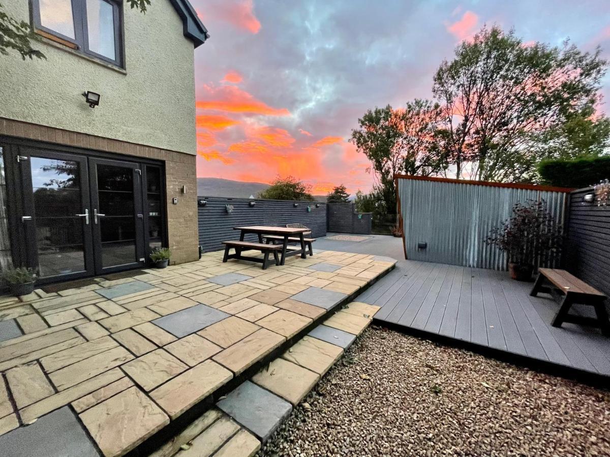 Stylish, Central Studio With Kitchen & Large Deck Fort William Esterno foto